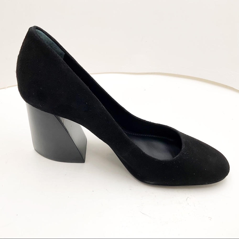 🆕 {MERCEDES CASTILLO} Athena Suede Pump